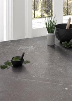 Quarzstein Arbeitsplatte: unverwüstlich, pflegeleicht & moderne Optik