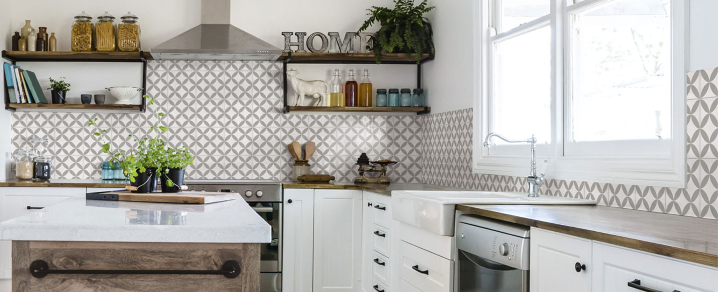 Geflieste Rückwand für die Küche - große Auswahl, viele Dekore. Zeitlos.