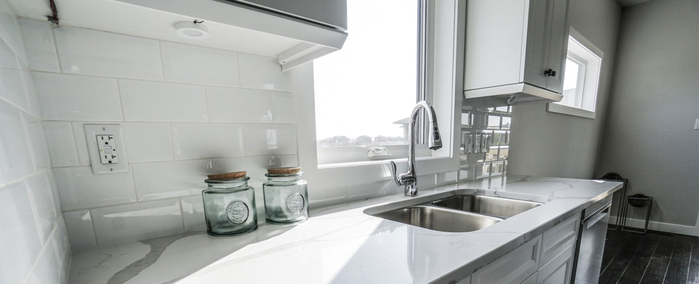 Geflieste Rückwand für die Küche - große Auswahl, viele Dekore. Zeitlos.