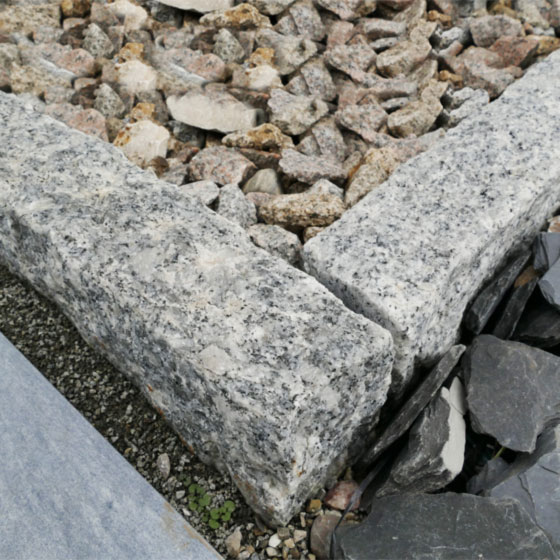 Gespaltene Rand- oder Kantsteine aus Naturstein Pedras Salgadas