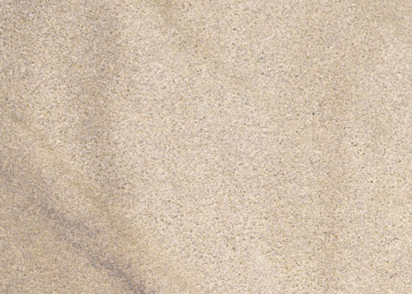 sandfarbene Natursteinplatte mitgrauer körniger Maserung
