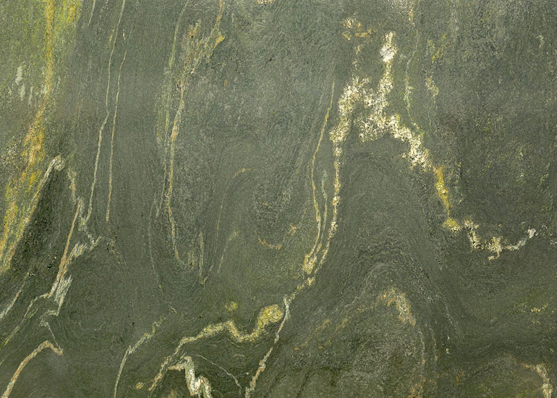 Grünliche Naturstein-Rohplatte mit dem Namen Alpen Grün (Pannonia Grün)