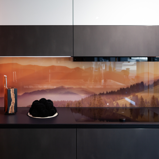 glasrueckwand-motivglas-wunschmotiv-berge-landschaft-herbstmotiv-kuechenruckwand