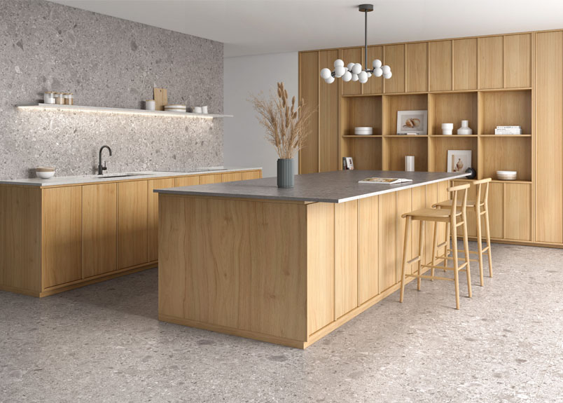 Warme Küche mit Holz und Arbeitsplatte aus Keramik pureto Ceppo Grigio