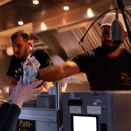 metzgerei-pum-foodtruck-rasterbild Foodtruck- Essensausgabe- Metzgerei Pum