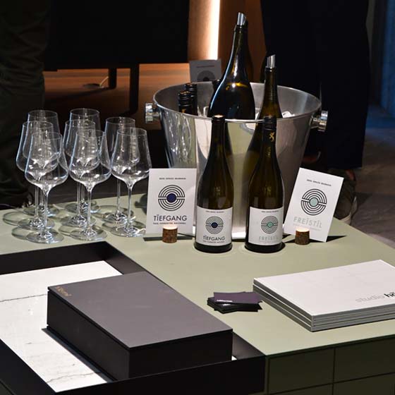 weintasting-studio-höllental-rasterbild Weintasting vom Studio Höllental.