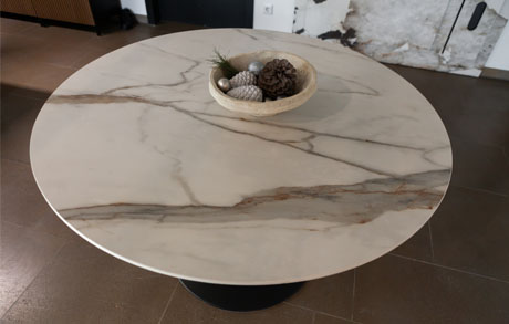 tulip-tulpe-tulpentisch-pureto-marmopalazzo-keramiktisch Runder Esstisch mit Tulpenfuß und Keramiktischplatte Marmo Palazzo