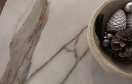 tulip-tulpe-tulpentisch-pureto-marmopalazzo-marmoroptik-keramiktisch Detailfoto von Maserung der Keramik Marmo Palazzo