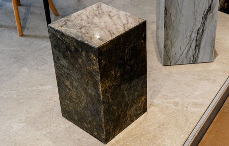 cubes-cubetisch-designtisch-podest-sockel-designsockel-naturstein-exklusiv-baobab Podest Sockel Designelement aus exklusivem Naturstein Baobab