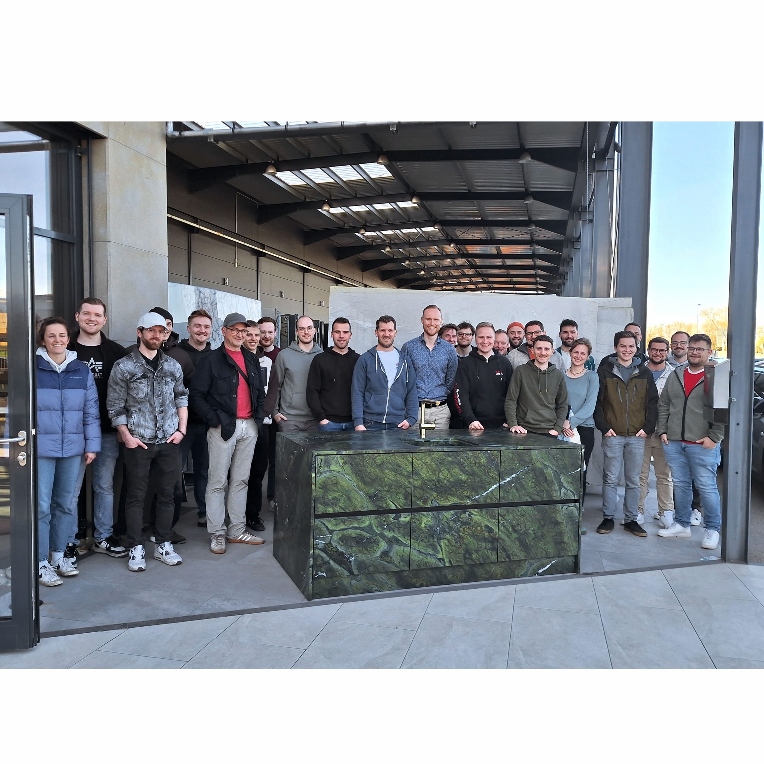 gilles-schulung-schreinermeister-meisterschule-gruppenfoto-fwg-freiburg Gruppenfoto der angehenden Meister-Schreiner der Friedrich-Weinbrenner Gewerbeschule in Freiburg