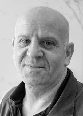 shaban-mustafa-schichtleiter-mitarbeiter-ansprechpartner Shaban Mustafa, Schichtleiter und Mitarbeiter in der Produktion Fertigung