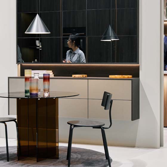 messe-italien-salone-del-mobile-2026-table-lampe Esstischdesign und Designlampen