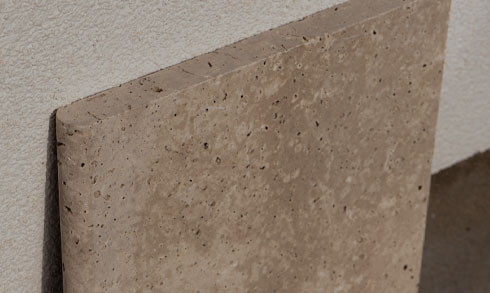 poolrandplatte-travertin-offenporig-mediterran-abgerundet-kante Kante mit Radius 100 einer Travertin Poolrandplatte