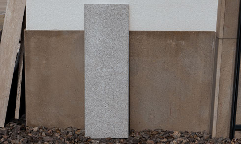 poolumrandung-poolrandplatte-granit-naturstein Poolrandplatte aus Granit Naturstein in hellem grau