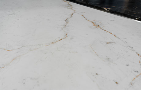 abudhabiwhite-keramiktischplatte-oberflaeche Detailfoto von Keramik Abu Dhabi White