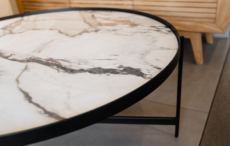 coffeetable-sidetable-beistelltisch-keramiktisch-calacattasupreme-stahlgestell-mattschwarz