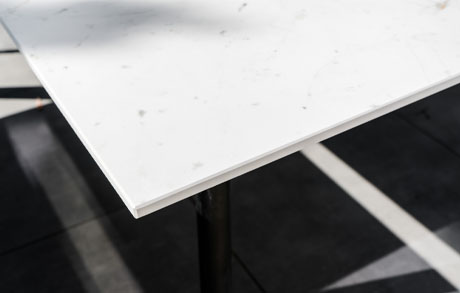 details-fase-abudhabiwhite-keramiktisch Foto von Keramikfase Abu Dhabi White