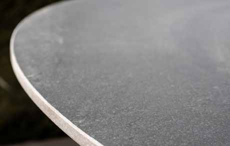 details-keramikoberflaeche-tischplatte-feinsteinzeug Details von anthrazit Keramik-Oberfläche