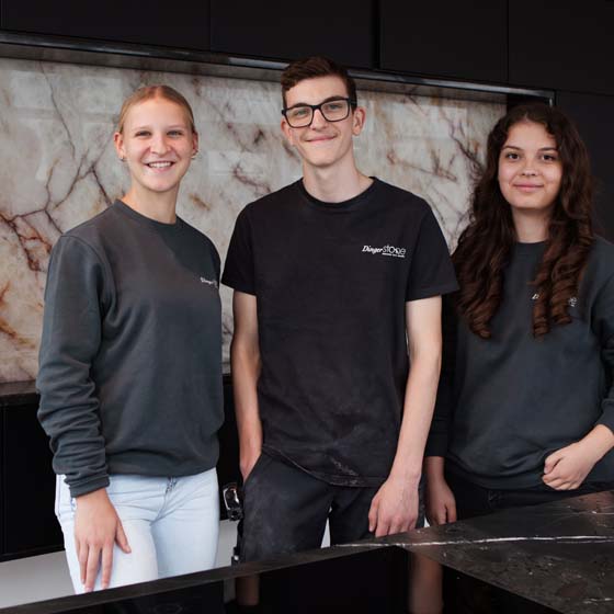 azubis-selina-julian-andra-denisa-kueche Auszubildende Selina, Julian und Andrea Denisa