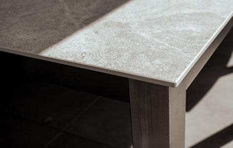 outlettisch-keramikplatte-dunenuage-edelstahlgestell-rectangle Gefaste Kante an Keramik Tischplatte