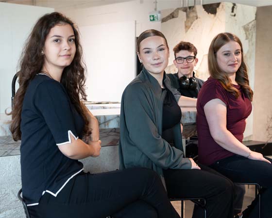 auszubildende-gruppenfoto-vorschaubild auszubildende kaufleute