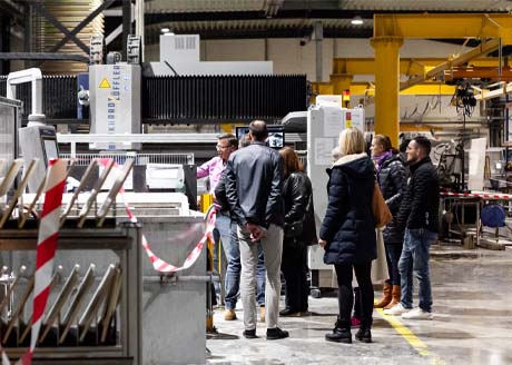 werksfuehrung-produktion-betriebsfuehrung Werksführung mit Betriebsleiter durch DingerStone-Produktion